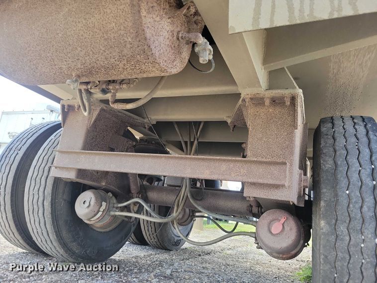 image for item DX7443 2008 Sudenga fertilizer delivery trailer