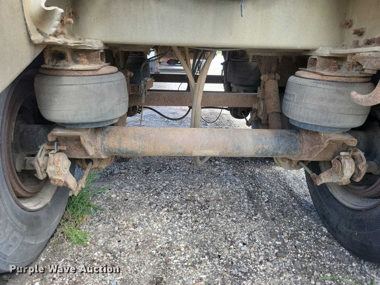 image for item DX7443 2008 Sudenga fertilizer delivery trailer