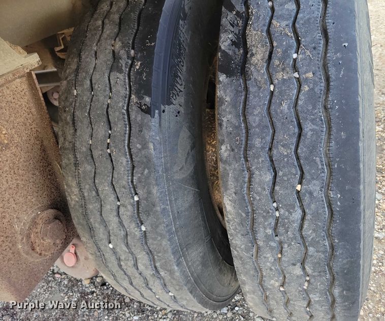 image for item DX7443 2008 Sudenga fertilizer delivery trailer