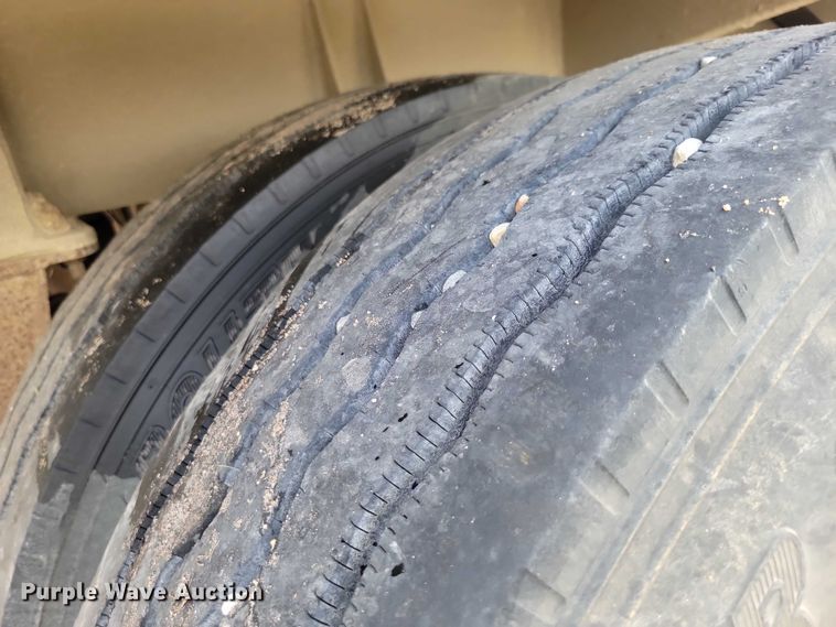 image for item DX7443 2008 Sudenga fertilizer delivery trailer