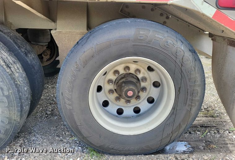 image for item DX7443 2008 Sudenga fertilizer delivery trailer