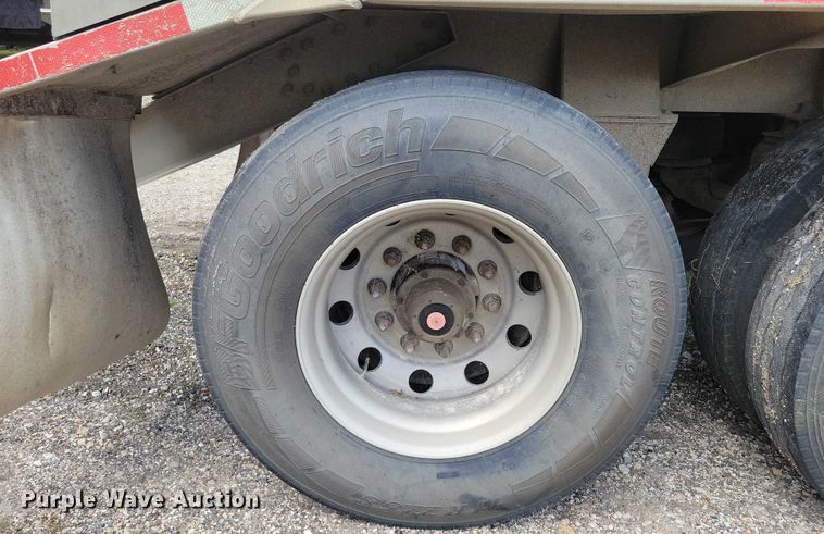 image for item DX7443 2008 Sudenga fertilizer delivery trailer