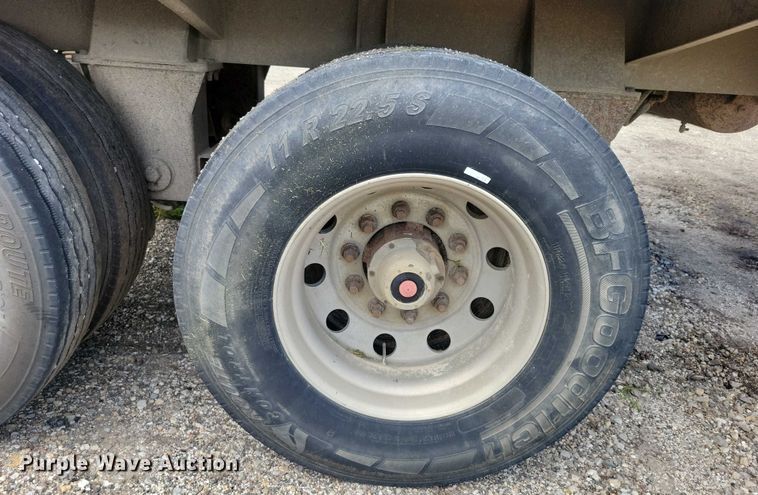 image for item DX7443 2008 Sudenga fertilizer delivery trailer