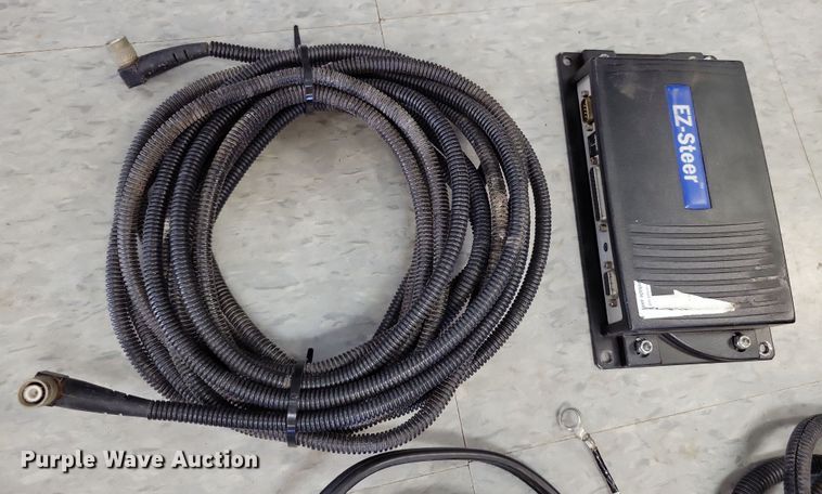 image for item DX7447 Trimble Ez-steer GPS