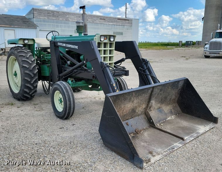 image for item DX7450 Oliver 1555 tractor