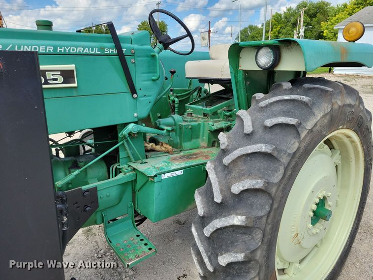 image for item DX7450 Oliver 1555 tractor
