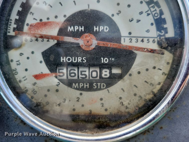 image for item DX7450 Oliver 1555 tractor