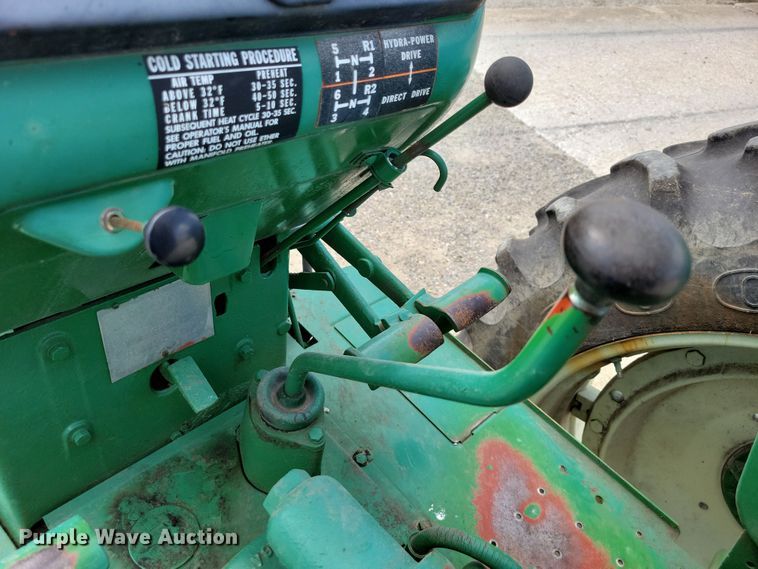 image for item DX7450 Oliver 1555 tractor