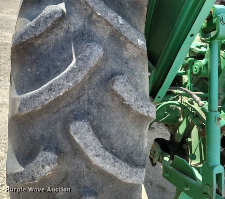 image for item DX7450 Oliver 1555 tractor