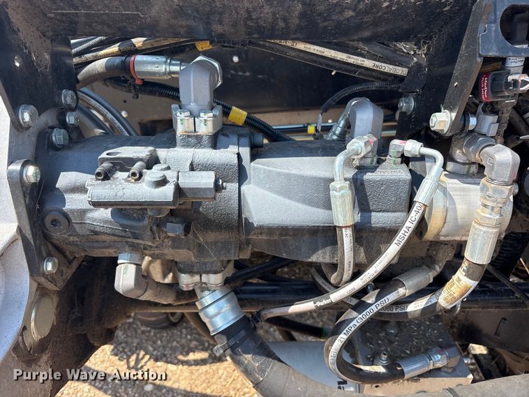 image for item DY0926 2024 MacDon FD250 flex draper head