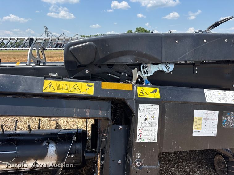 image for item DY0926 2024 MacDon FD250 flex draper head