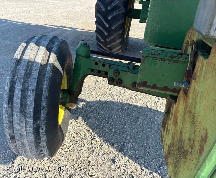 image for item DY0932 John Deere 4640 tractor