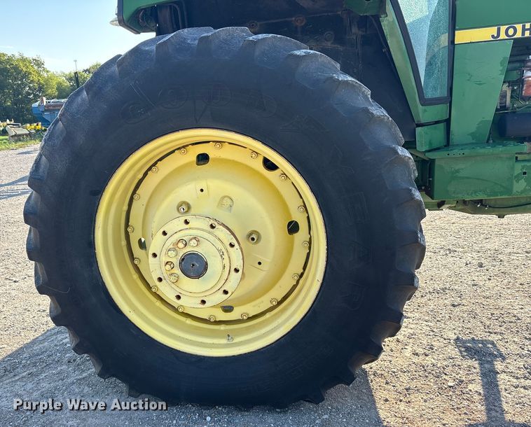 image for item DY0932 John Deere 4640 tractor