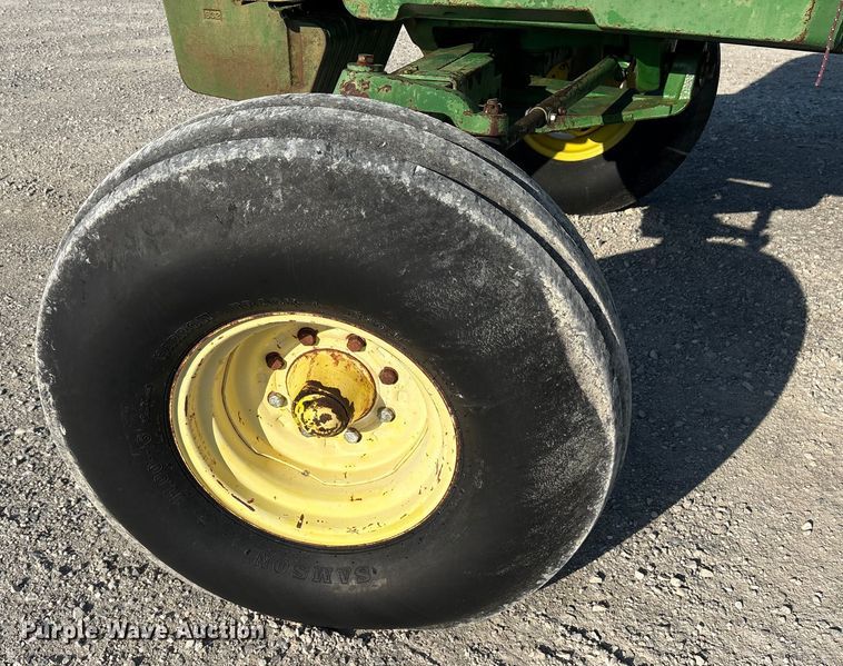 image for item DY0932 John Deere 4640 tractor