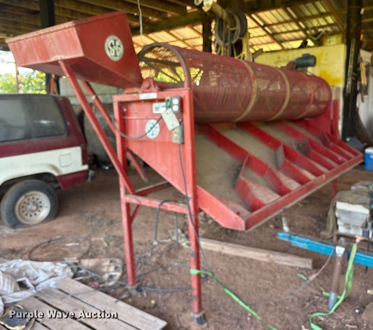 image for item DY0942 Savage 4-10 pecan separator