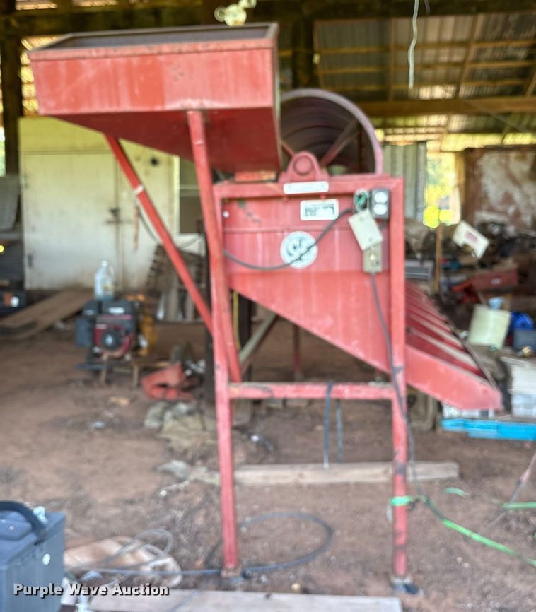 image for item DY0942 Savage 4-10 pecan separator