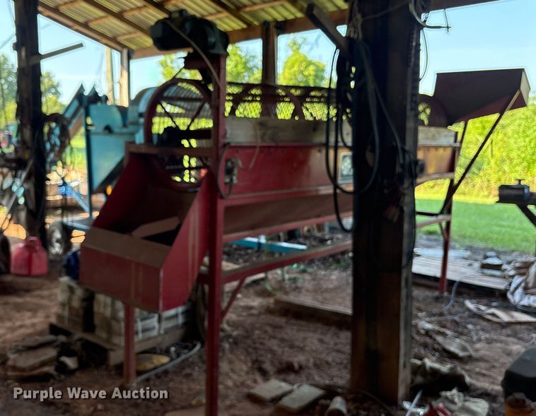 image for item DY0942 Savage 4-10 pecan separator