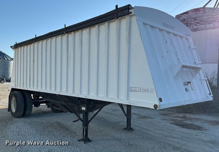 image for item DZ4218 1996 Dakota grain trailer