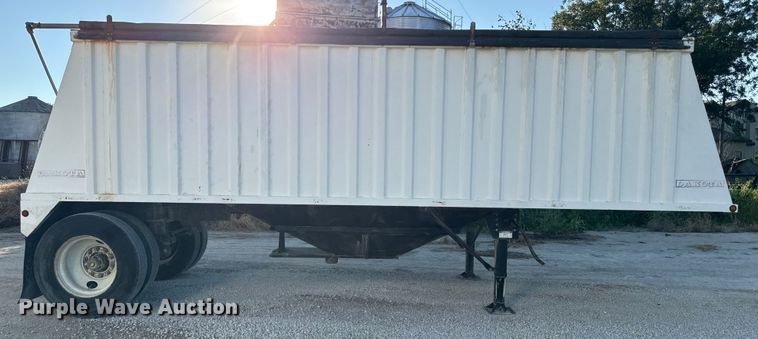 image for item DZ4218 1996 Dakota grain trailer