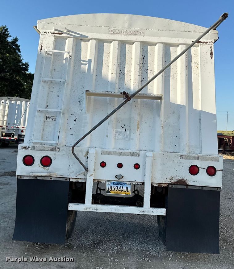 image for item DZ4218 1996 Dakota grain trailer