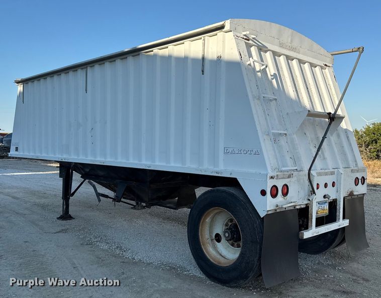 image for item DZ4218 1996 Dakota grain trailer