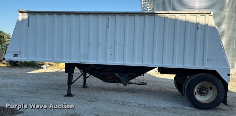 image for item DZ4218 1996 Dakota grain trailer