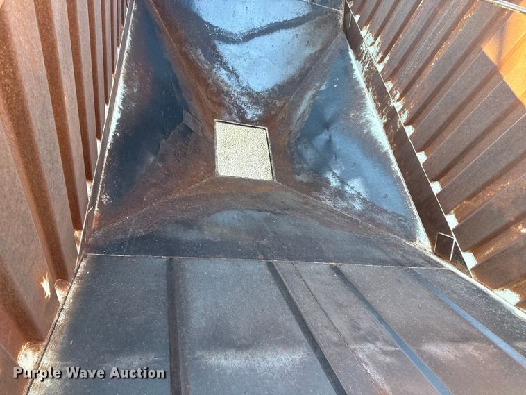 image for item DZ4218 1996 Dakota grain trailer