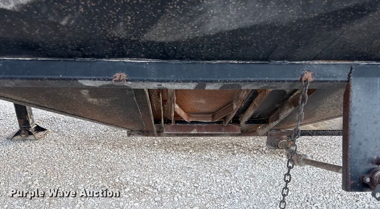 image for item DZ4218 1996 Dakota grain trailer