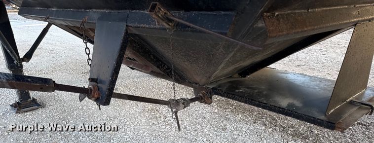 image for item DZ4218 1996 Dakota grain trailer