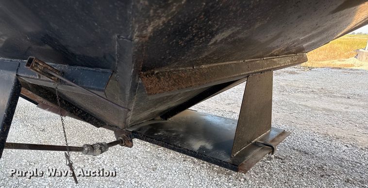 image for item DZ4218 1996 Dakota grain trailer