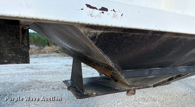 image for item DZ4218 1996 Dakota grain trailer