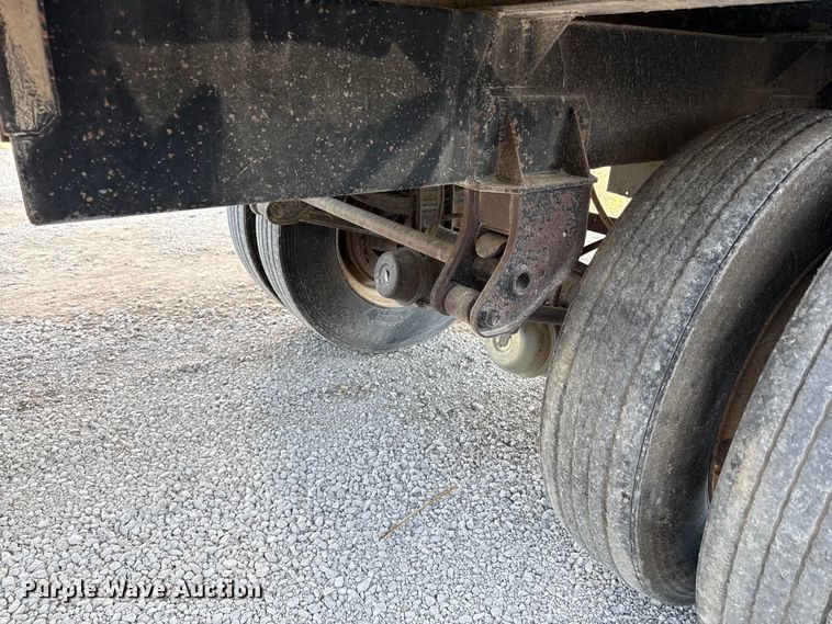 image for item DZ4218 1996 Dakota grain trailer