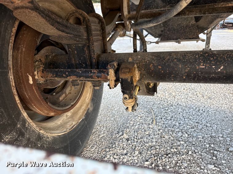 image for item DZ4218 1996 Dakota grain trailer