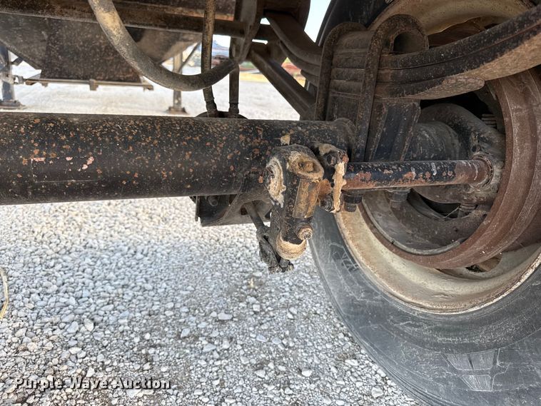 image for item DZ4218 1996 Dakota grain trailer