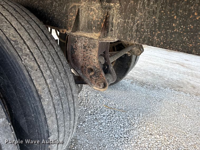 image for item DZ4218 1996 Dakota grain trailer