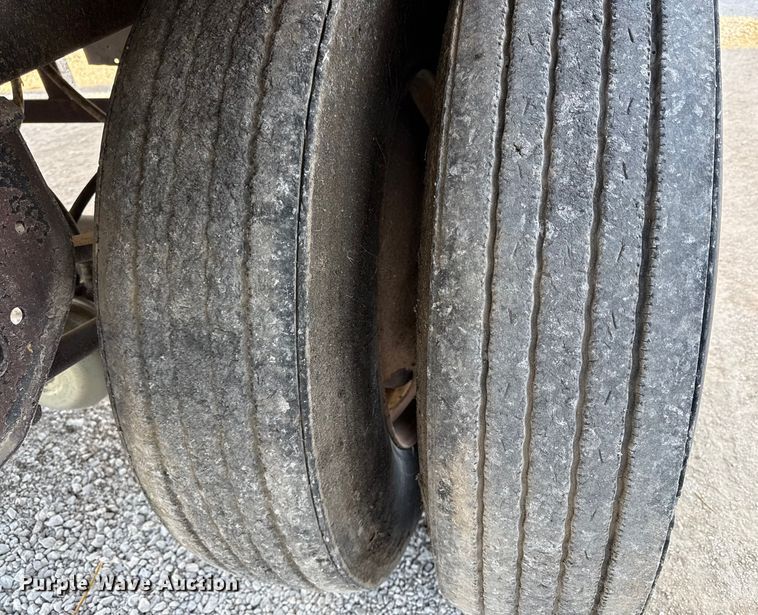 image for item DZ4218 1996 Dakota grain trailer