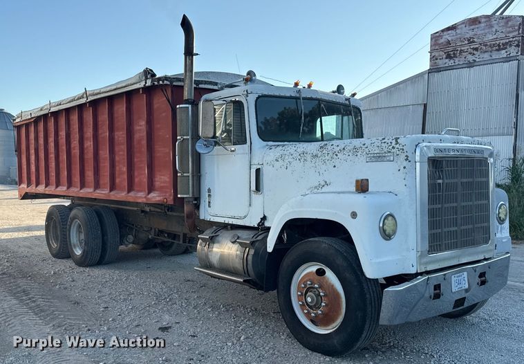 image for item DZ4219 1972 International Transtar 4300 grain truck