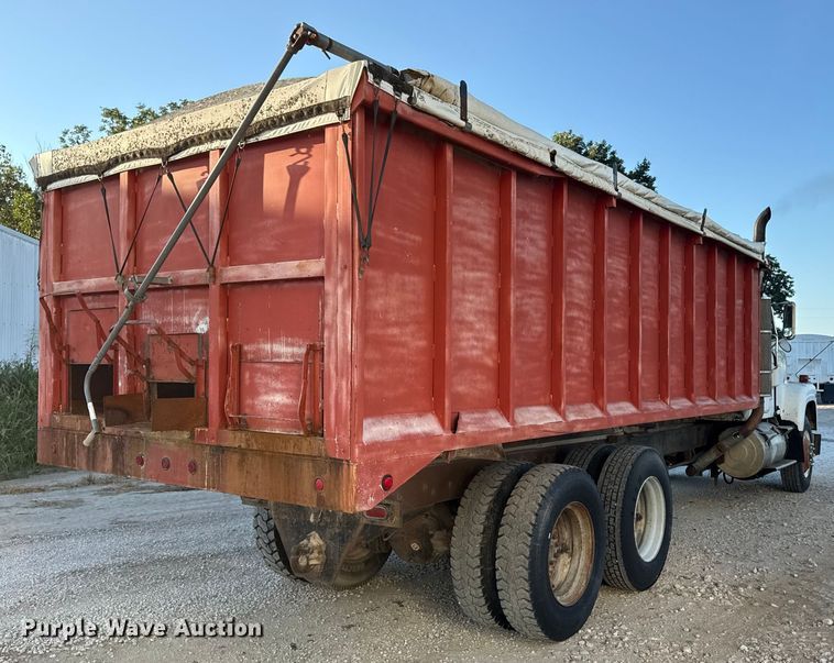 image for item DZ4219 1972 International Transtar 4300 grain truck