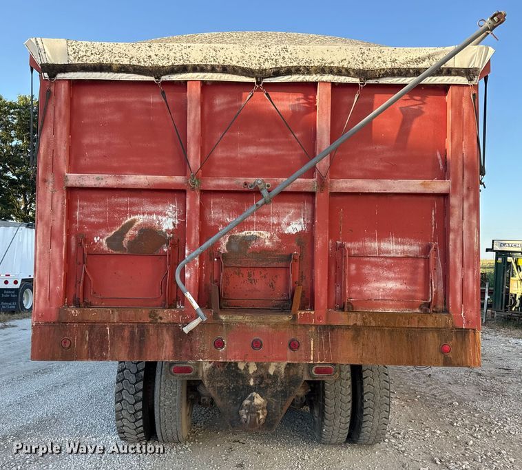 image for item DZ4219 1972 International Transtar 4300 grain truck