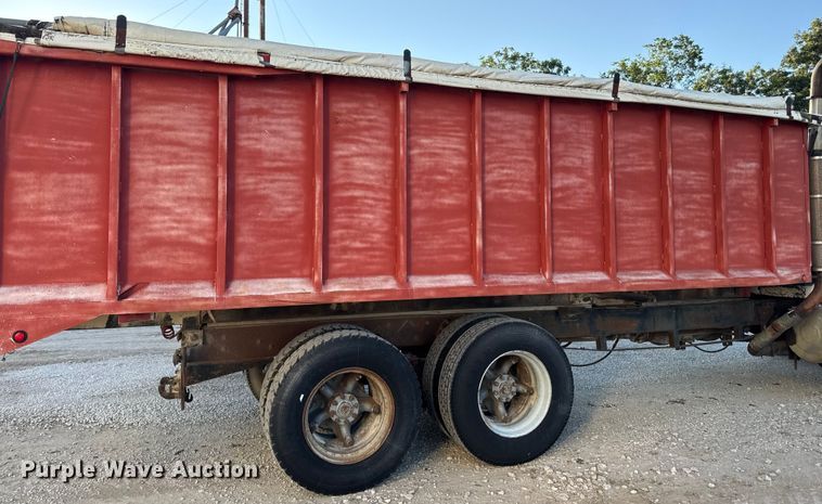 image for item DZ4219 1972 International Transtar 4300 grain truck