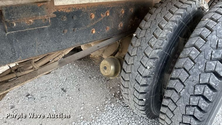 image for item DZ4219 1972 International Transtar 4300 grain truck