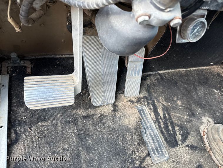 image for item DZ4219 1972 International Transtar 4300 grain truck