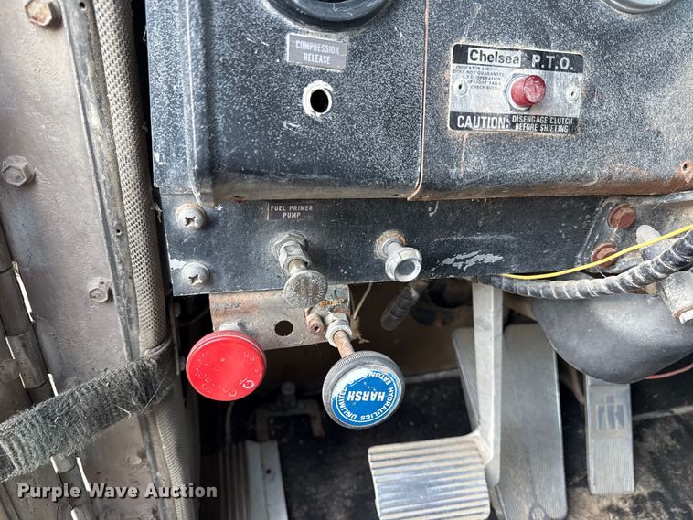 image for item DZ4219 1972 International Transtar 4300 grain truck