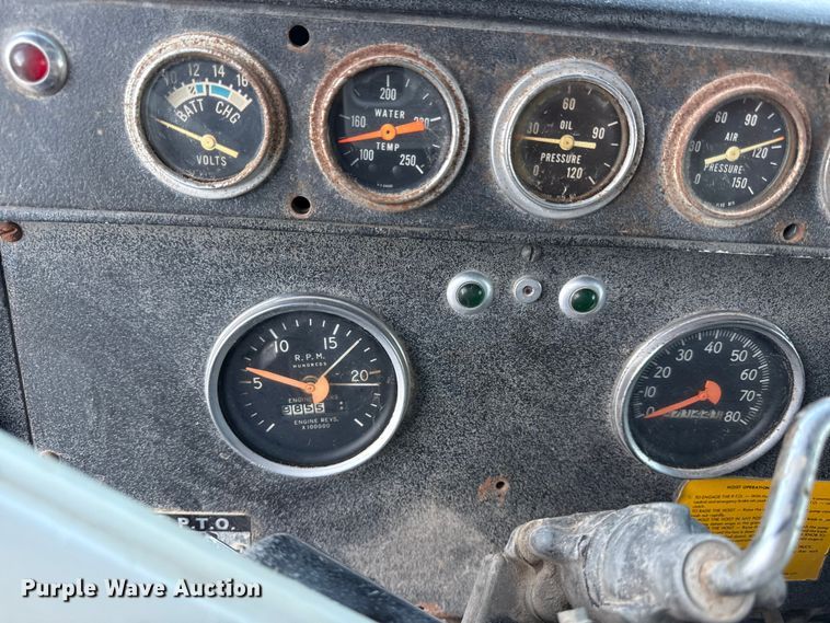 image for item DZ4219 1972 International Transtar 4300 grain truck