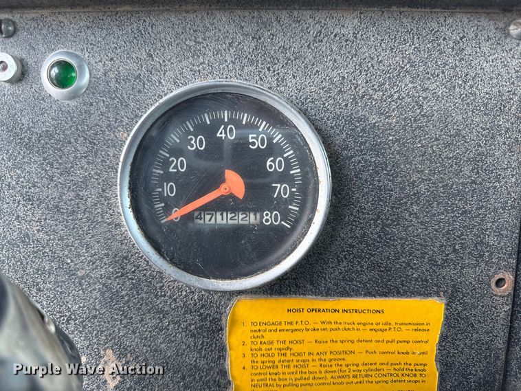 image for item DZ4219 1972 International Transtar 4300 grain truck