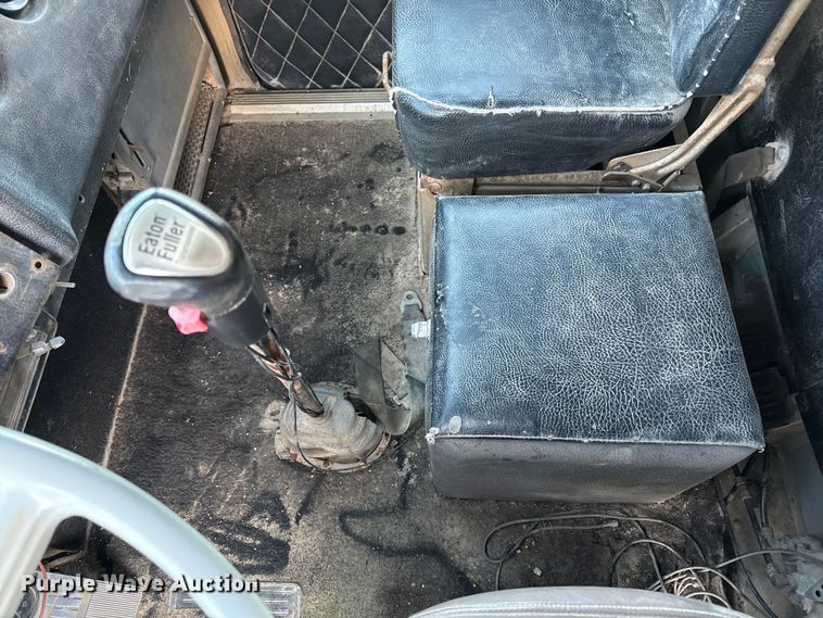 image for item DZ4219 1972 International Transtar 4300 grain truck