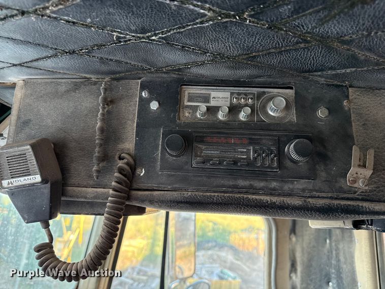 image for item DZ4219 1972 International Transtar 4300 grain truck