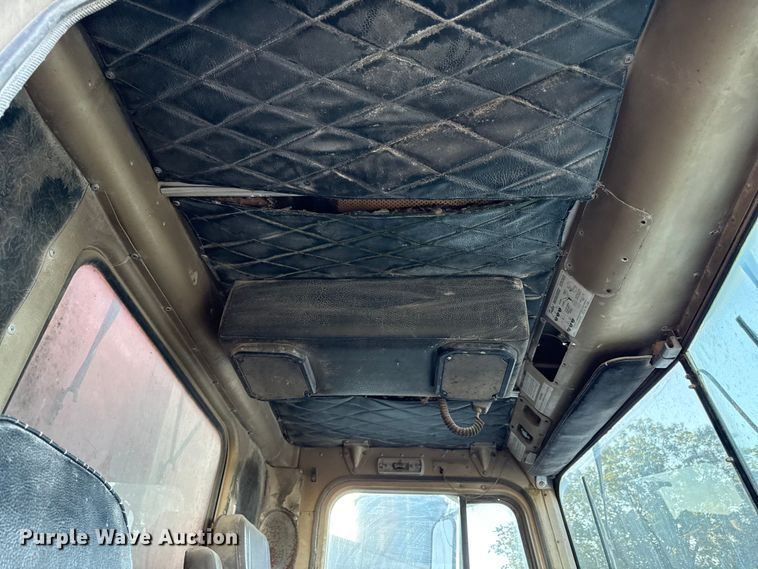 image for item DZ4219 1972 International Transtar 4300 grain truck