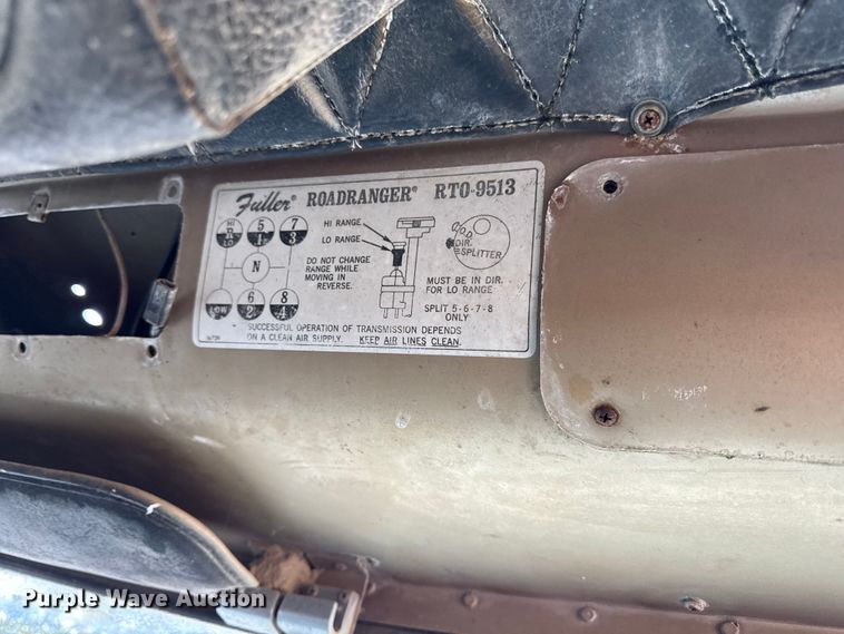 image for item DZ4219 1972 International Transtar 4300 grain truck