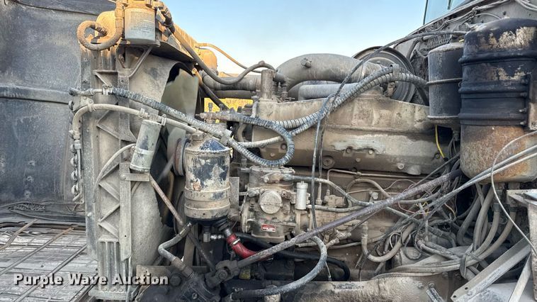 image for item DZ4219 1972 International Transtar 4300 grain truck